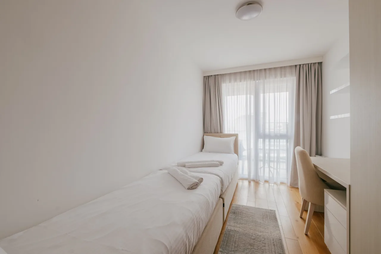 Two single beds in the same apartment